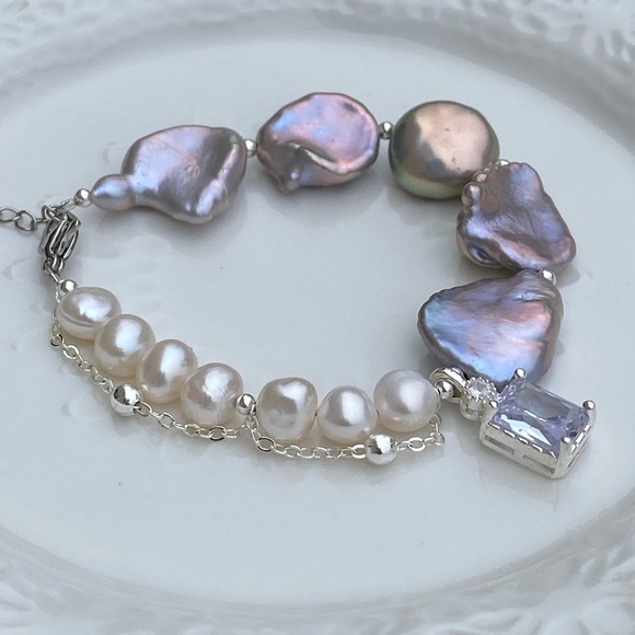 B59-Handmade High Quality Petal Pearl And White Bracelet - Picture 10 of 10